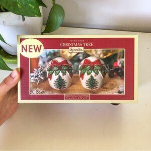 NWT Spode Salt and Pepper Shaker Set